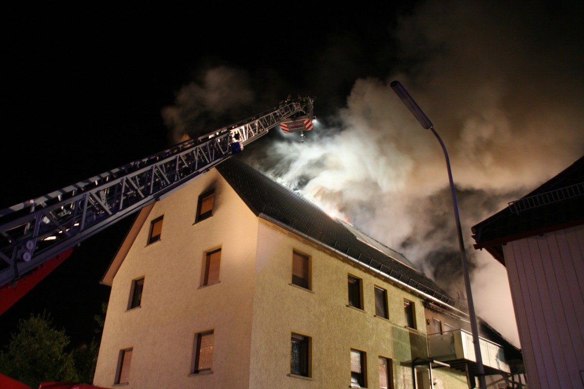 KFV-CW: Scheune mit Wohnhaus brannte lichterloh
Über 100 Einsatzkräfte  bei Großbrand in Ebershardt im Einsatz
Keine Verletzten aber hoher Sachschaden