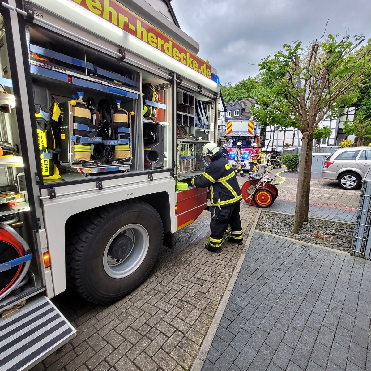 FW-EN: Feuerwehr rettet 65- jährigen aus verrauchter Wohnung