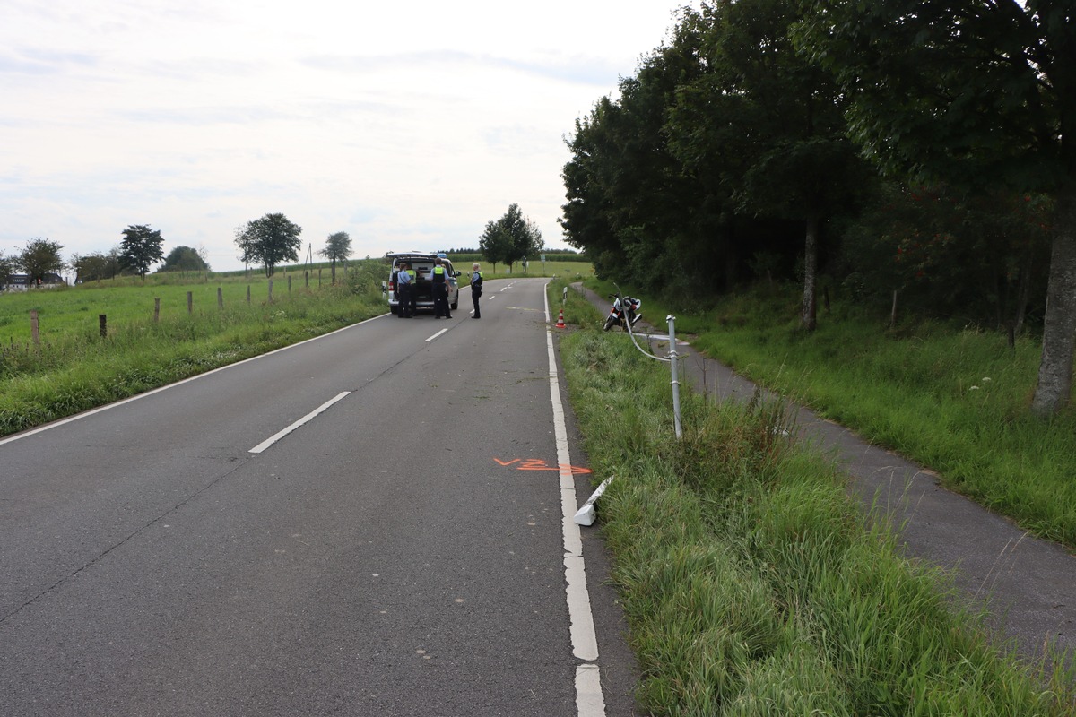 POL-GM: 210821-646 Verkehrsunfall mit Personenschaden 31-jähriger Motorradfahrer zog sich lebensgefährliche Verletzungen zu