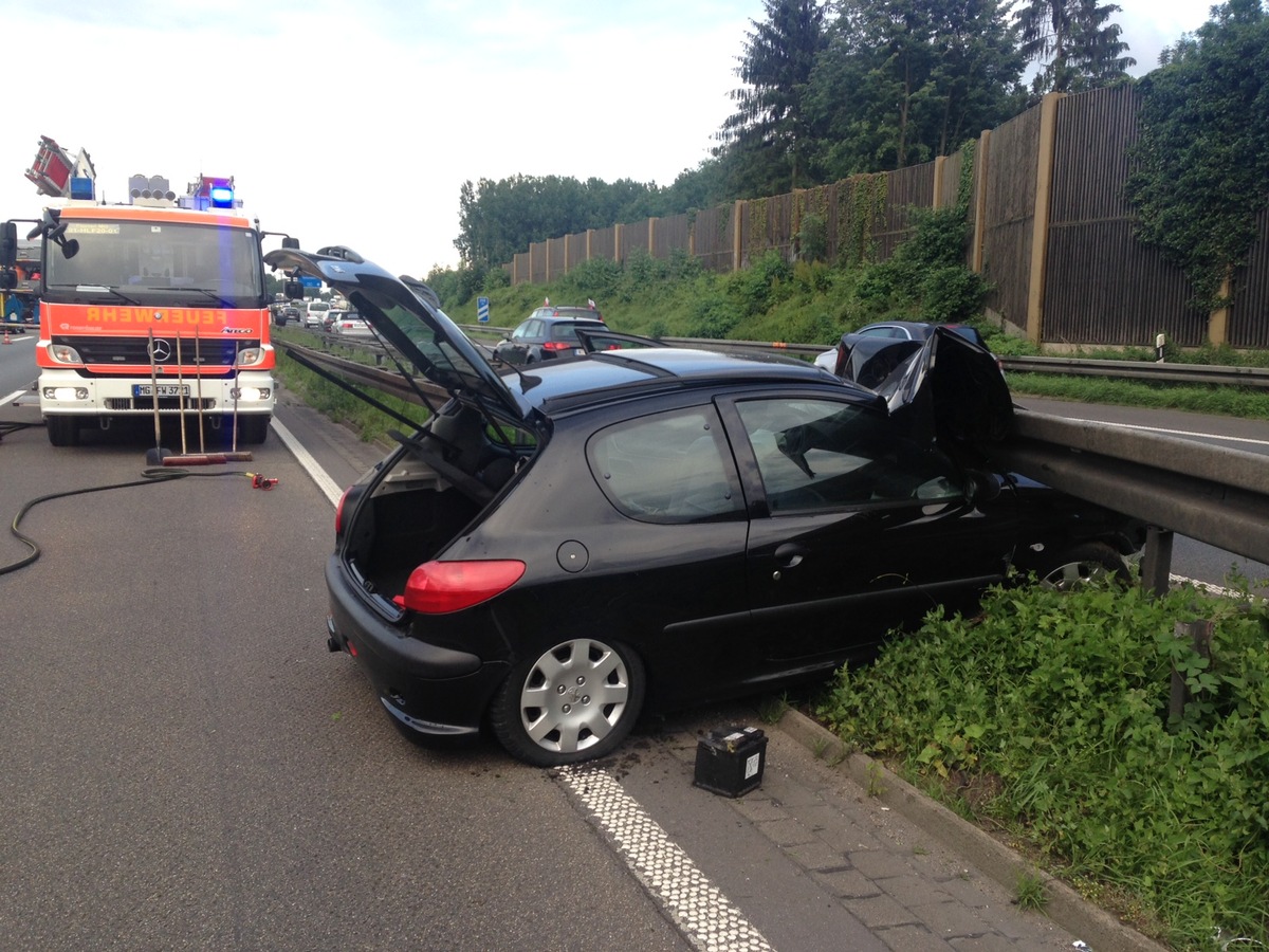 FW-MG: 2 Verkehrsunfälle kurz hintereinander, Fahrer jeweils verletzt