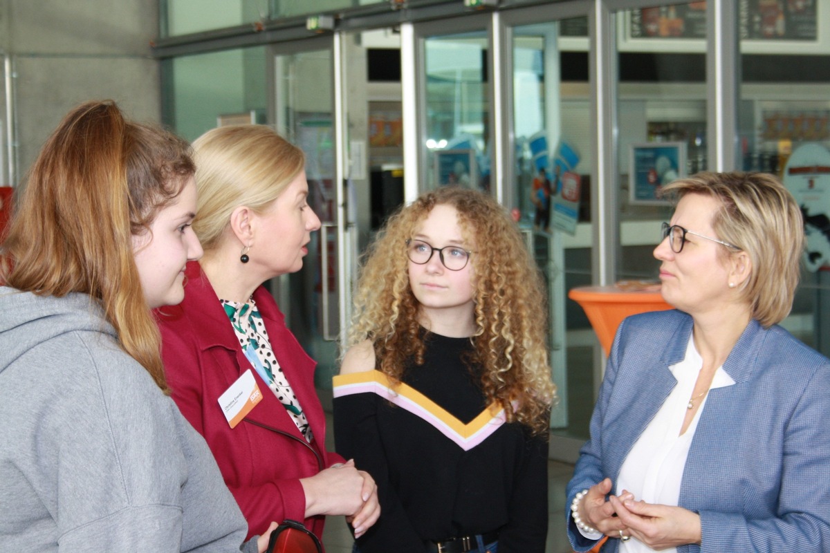 Gesundheitsministerin Klepsch startet DAK-Kampagne &quot;bunt statt blau&quot; 2019 in Sachsen