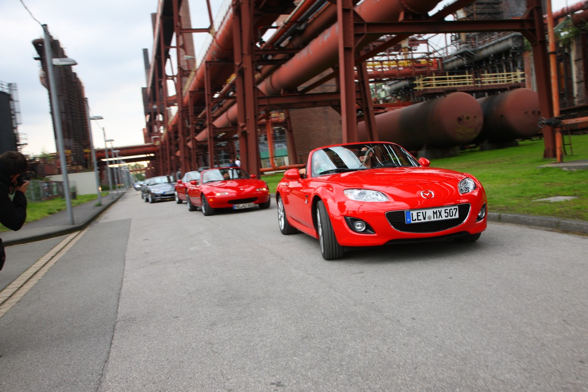 Der längste Mazda MX-5 Korso der Welt (mit Bild)