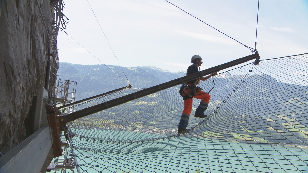 ZDF-Magazin &quot;Terra Xpress&quot; über Gefahren von oben/ Von Steinschlägen, rutschenden Hängen und Wirbelschleppen von Flugzeugen (BILD)