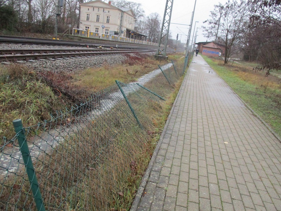 BPOL-HRO: Zaun zur Gleissicherung mutwillig beschädigt