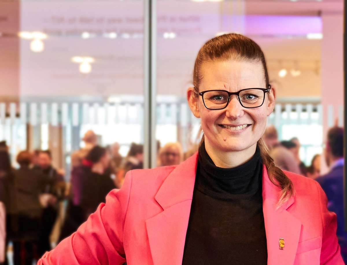 Dr. Britta Leusing verstärkt KI-Kompetenz von PINKTUM