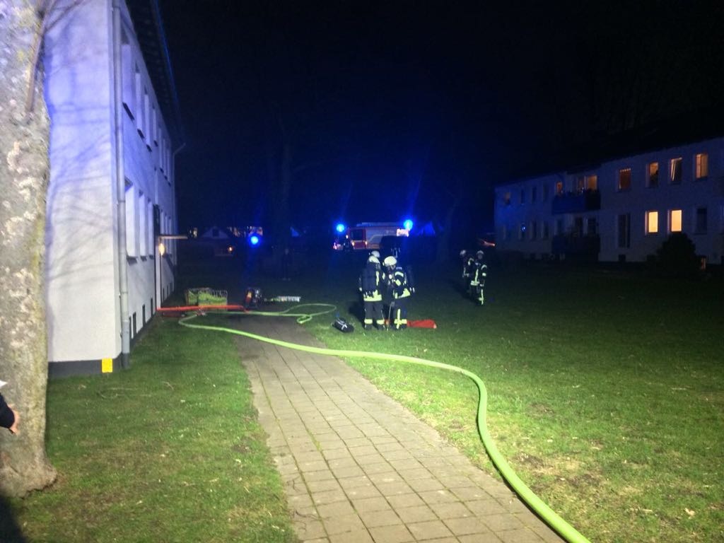 FW-MH: Zimmerbrand mit Person gemeldet!