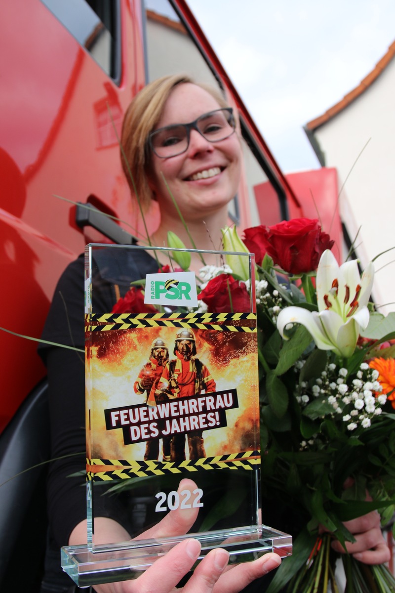 LFV-Sachsen: RADIO PSR als offizieller Partner der Freiwilligen Feuerwehren in Sachsen übergibt Award an Feuerwehrfrau des Jahres