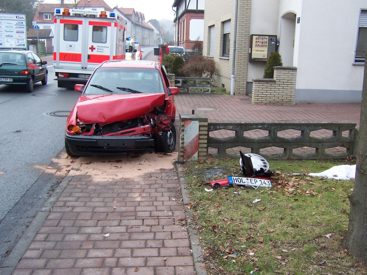 POL-HOL: Delligsen - Hilsstraße: Unter Medikamenteneinfluss - Totalschaden - 30jähriger Fahrer blieb unverletzt -