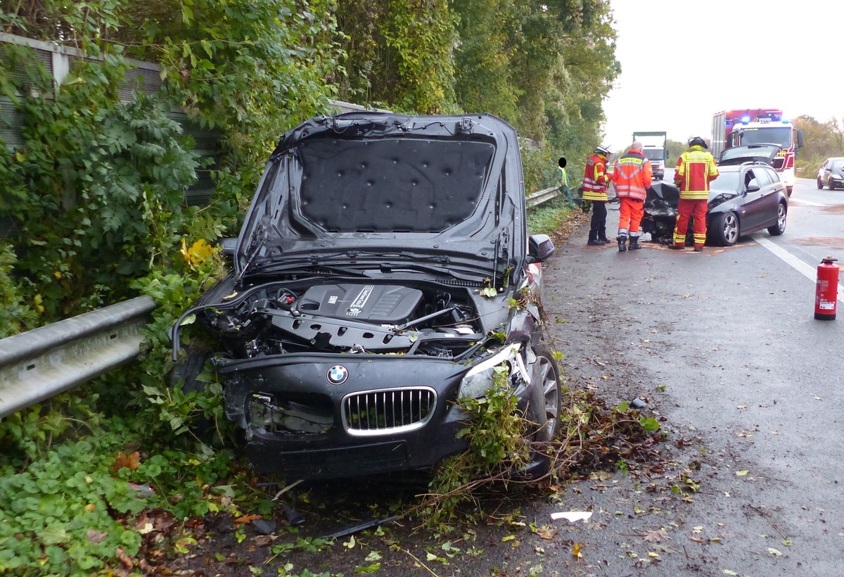 POL-MI: Zwei BMWs kollidieren auf B 65