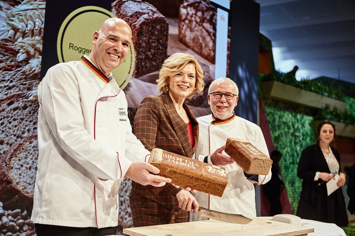 Julia Klöckner enthüllt das Brot des Jahres 2020