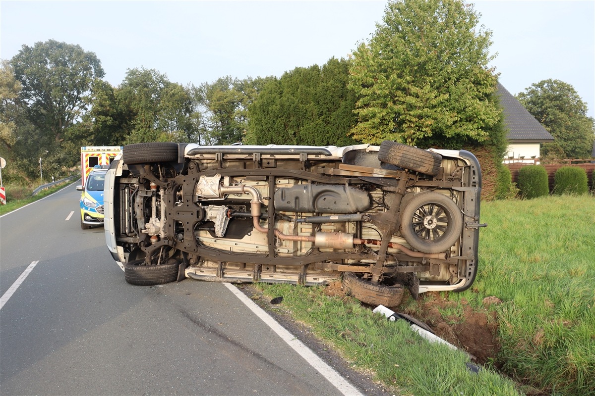 POL-HF: Auto landet auf der Seite- Unfall nach Schreckensmoment