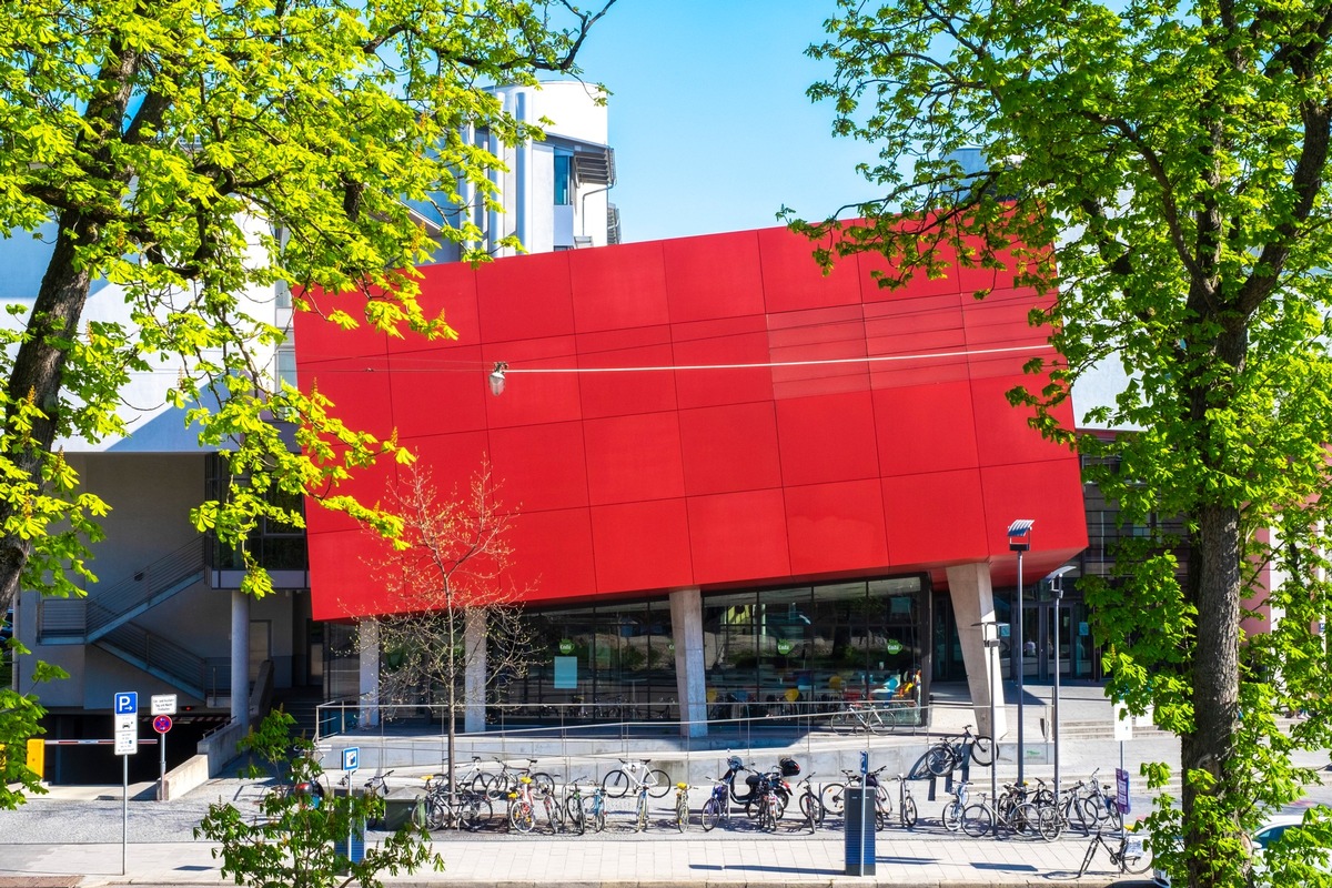 Überall rote Würfel in der Stadt…