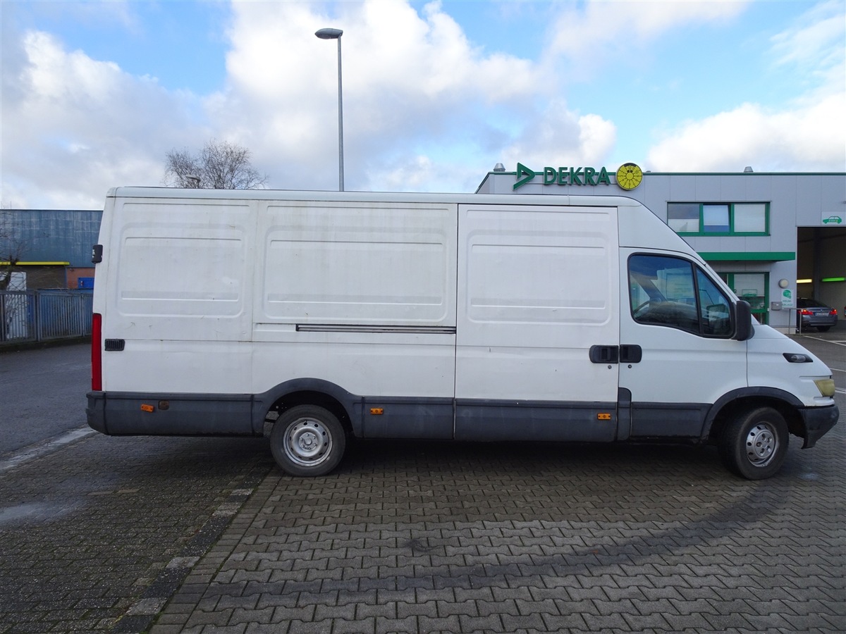 POL-KLE: Kleve - Verkehrskontrolle / Polizeibeamte legten Lkw still wegen schlimmer Mängel