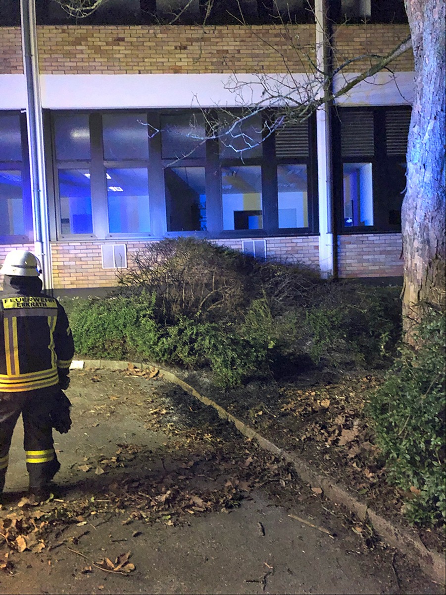 POL-ME: Buschbrand - die Polizei ermittelt - Erkrath - 2203082