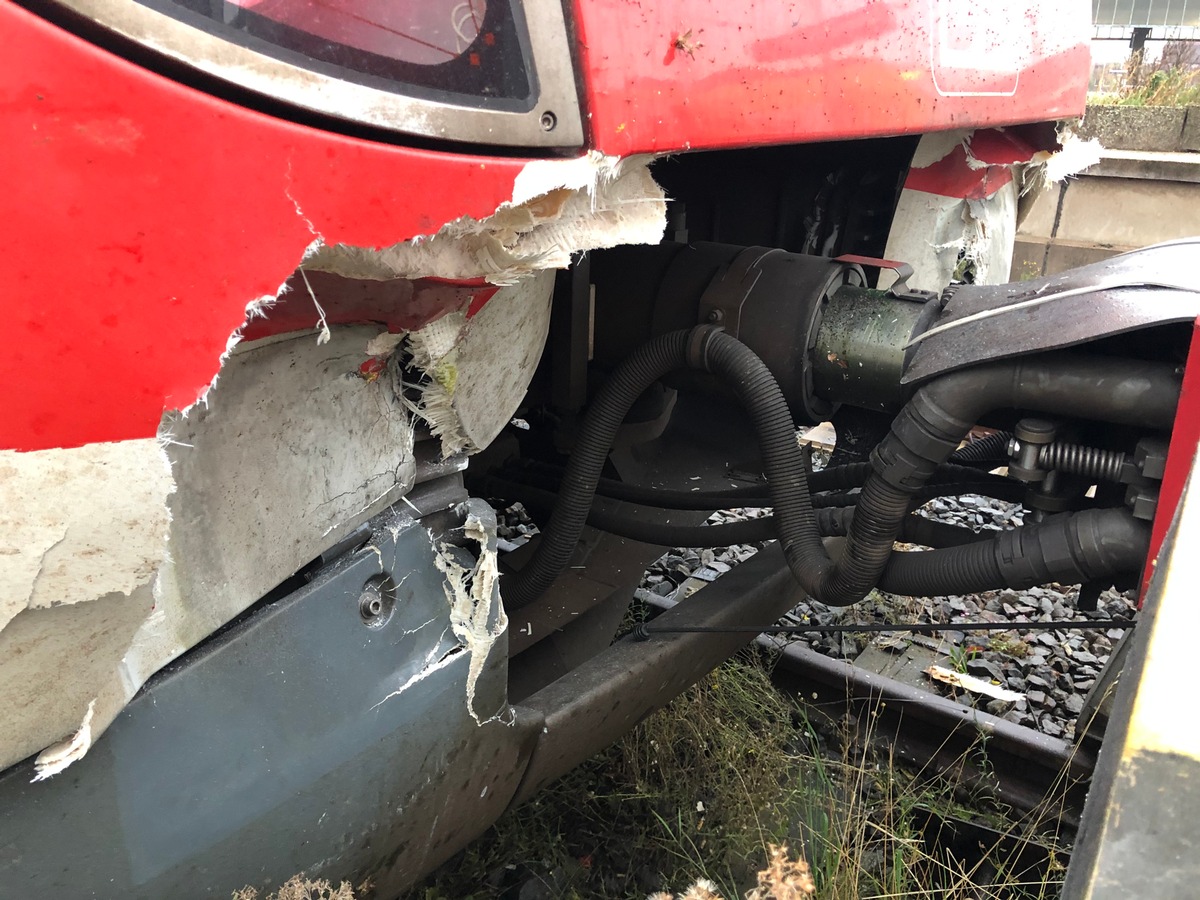 BPOL NRW: Bahnbetriebsunfall im Dortmunder Hauptbahnhof - S-Bahn fährt auf Prellbock - Mehrere Reisende verletzt - Bundespolizei hat Ermittlungen aufgenommen