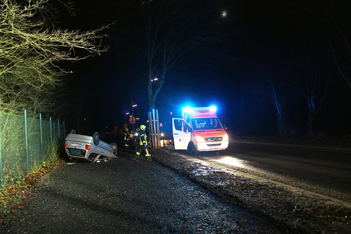 POL-GE: Auto überschlägt sich in Scholven