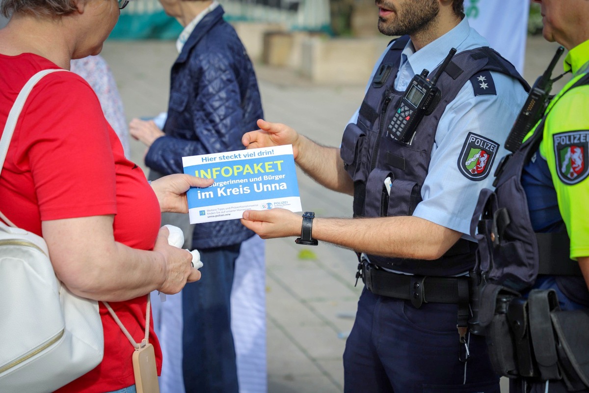 POL-UN: Kamen - Senioren helfen Senioren: Infostand gibt polizeiliche Präventionstipps