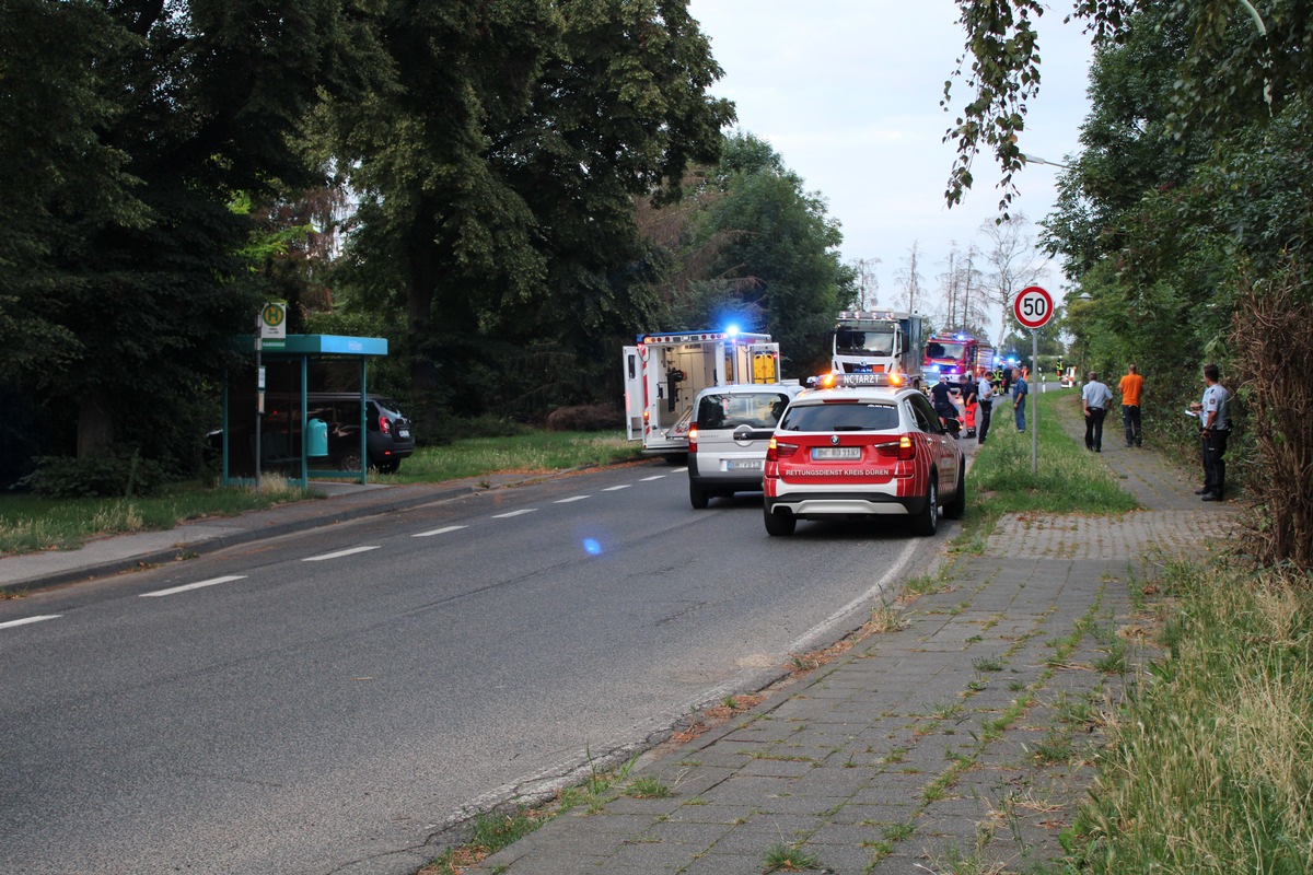 POL-DN: Rollerfahrer stürzt - schwer verletzt