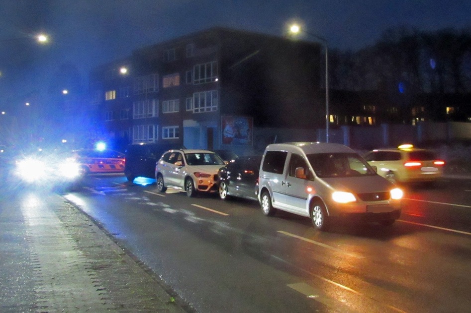 POL-ME: Sachschaden nach Unfall mit fünf Fahrzeugen - Ratingen - 2301062