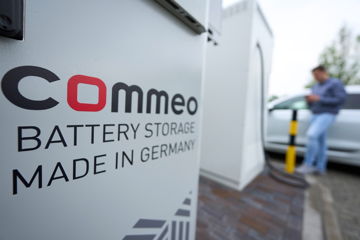 Weltpremiere bei der Messe Intersolar 2021 in München / Commeo präsentiert seinen ersten Outdoor-Schrank mit HV-L-Energiespeichersystem