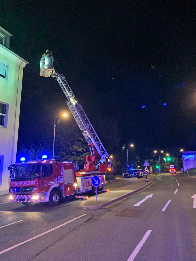 POL-MK: Brandgeruch vor der Wache