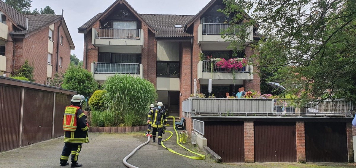 FW-WRN: FEUER_3 - LZ1 - es riecht nach Rauch, alle Heimrauchmelder ausgelöst&gt;Dachgeschoss