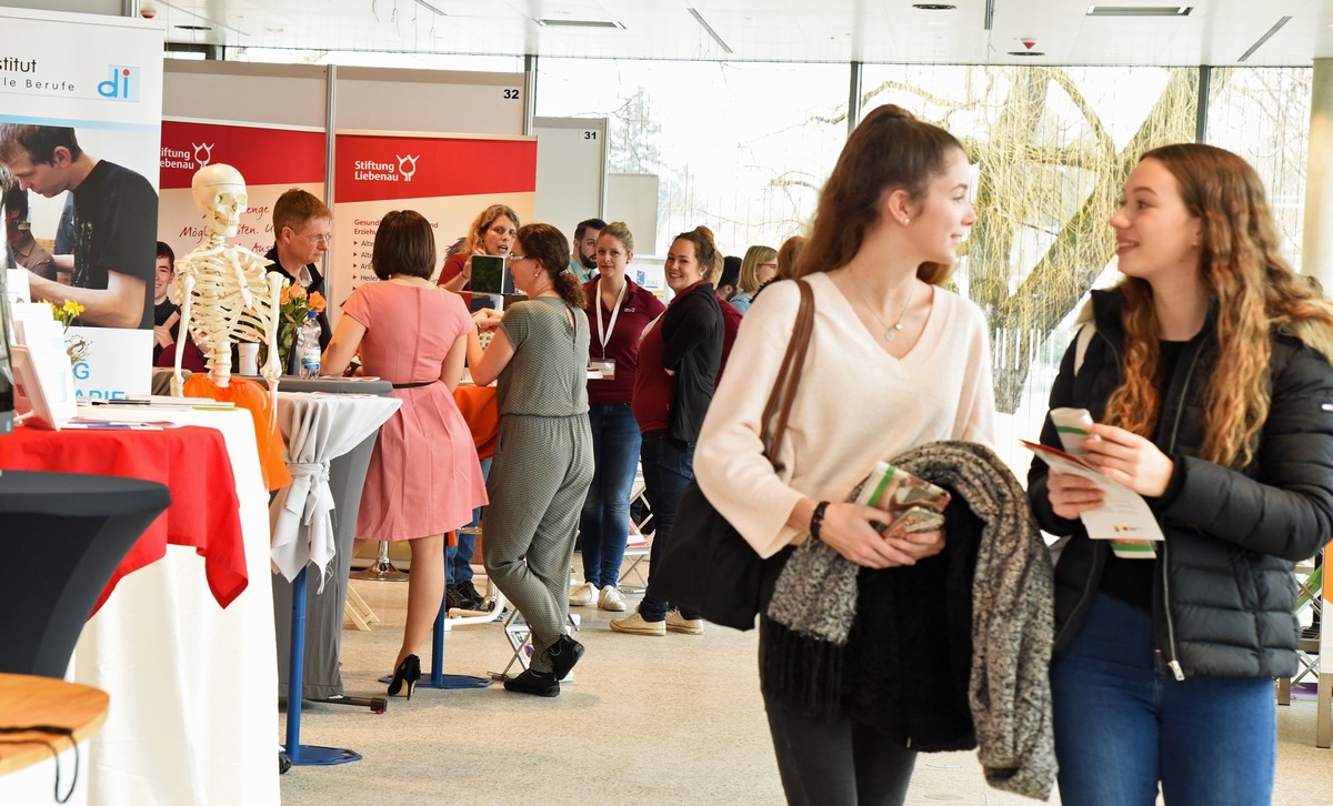 Berufseinsteigende und Jobsuchende - Messe Bildung &amp; Karriere Bodensee-Oberschwaben-Allgäu am 25. und 26. März 2022 in der Messe Friedrichshafen