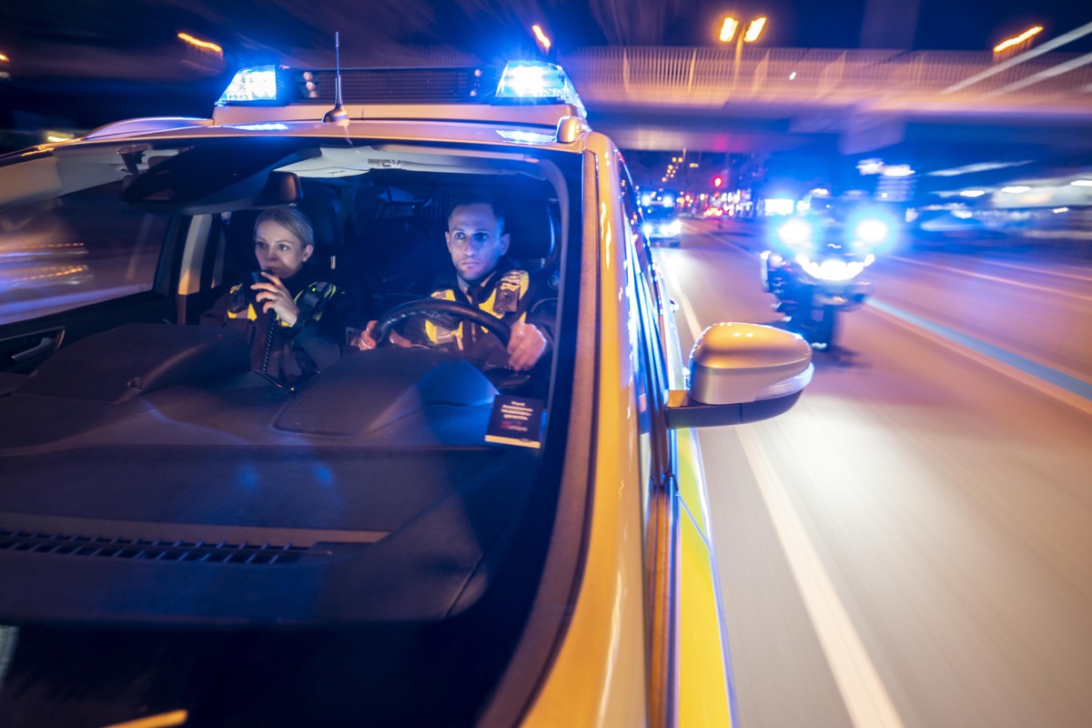 POL-ME: Raub auf Tankstelle: Polizei ermittelt - Langenfeld - 2209102