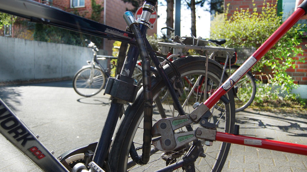 POL-NE: Passantin spricht möglichen Fahrraddieb an - Mountainbike stammte aus Straftat