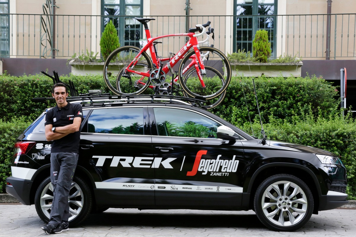 Der neue SKODA KAROQ begleitet Alberto Contador beim heutigen Einzelzeitfahren der Spanienrundfahrt &#039;Vuelta&#039; (FOTO)