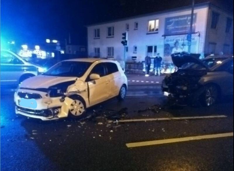 POL-CE: Westercelle - Feuerwehr befreit Fahrzeugführer nach Unfall