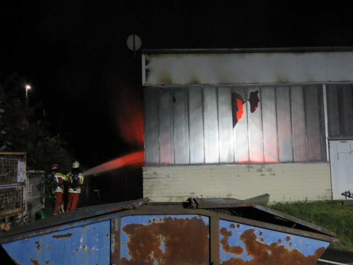 FW-Heiligenhaus: Feuer in einer Lagerhalle (Meldung 25/2020)