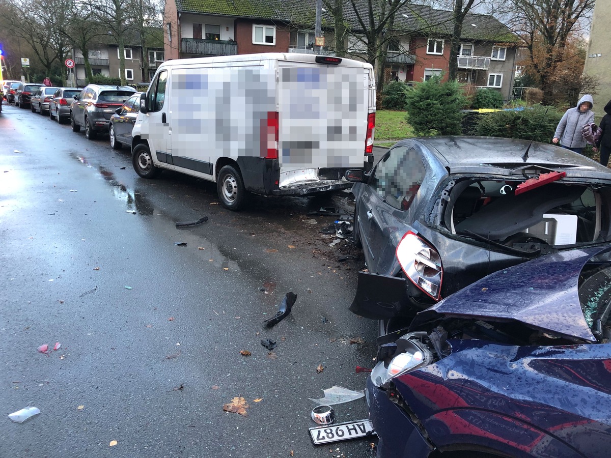 POL-GE: Medizinischer Notfall führt zu Unfall mit hohem Sachschaden