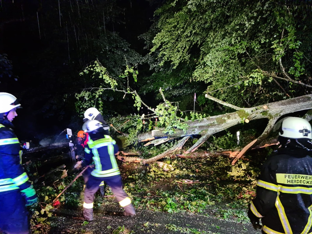 FW-EN: Unwetter mit Starkregen traf das nördliche Stadtgebiet - 9 Einsätze insgesamt