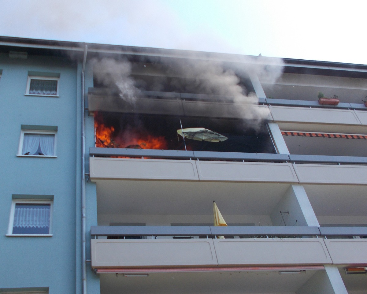 FW Konstanz: Balkonbrand in Mehrfamilienhaus