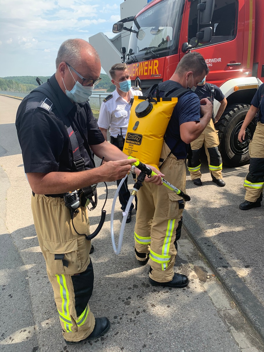 FW-Stolberg: Flächenbrand an Talsperre - zeitintensiver Einsatz für die Feuerwehr