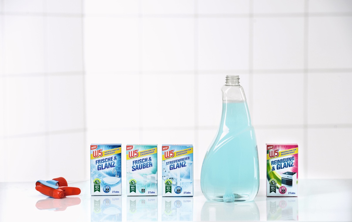 Innovation bei Lidl: Tabs zum Wiederbefüllen von Reinigerflaschen // Optimierte &quot;W5&quot;-Reinigerflaschen aus 100-Prozent-recyceltem PET sparen rund 1.400 Tonnen Plastik pro Jahr