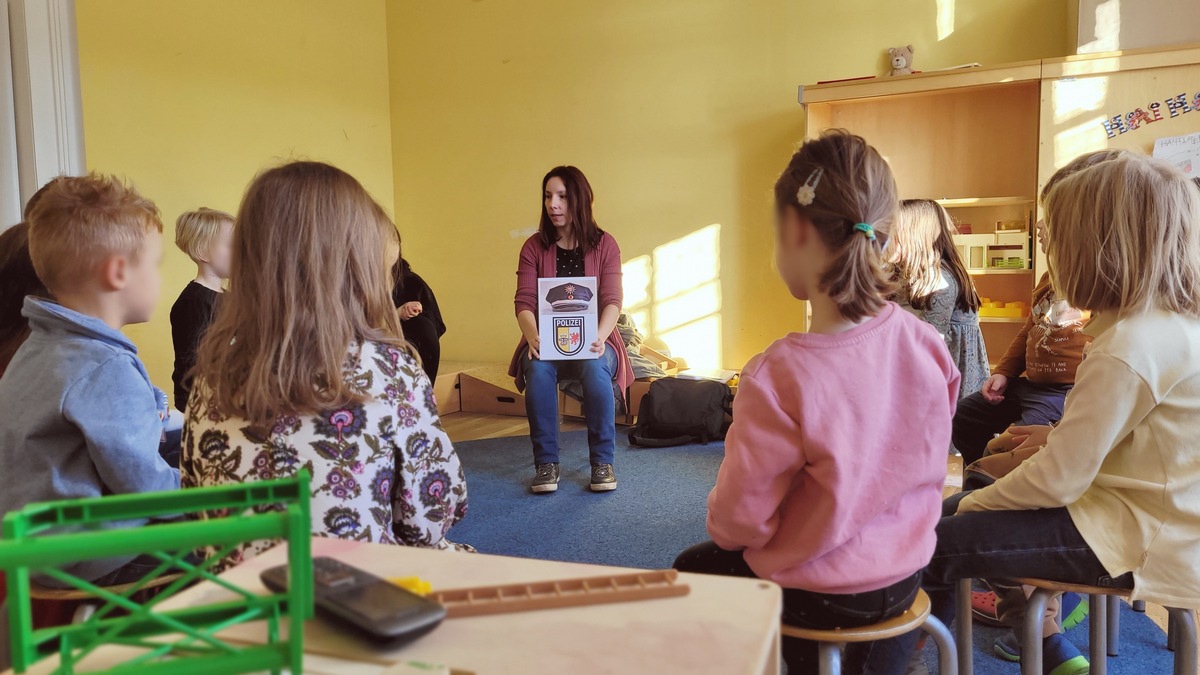 POL-SN: Schweriner Polizisten unterwegs in Kindergärten Teil 2