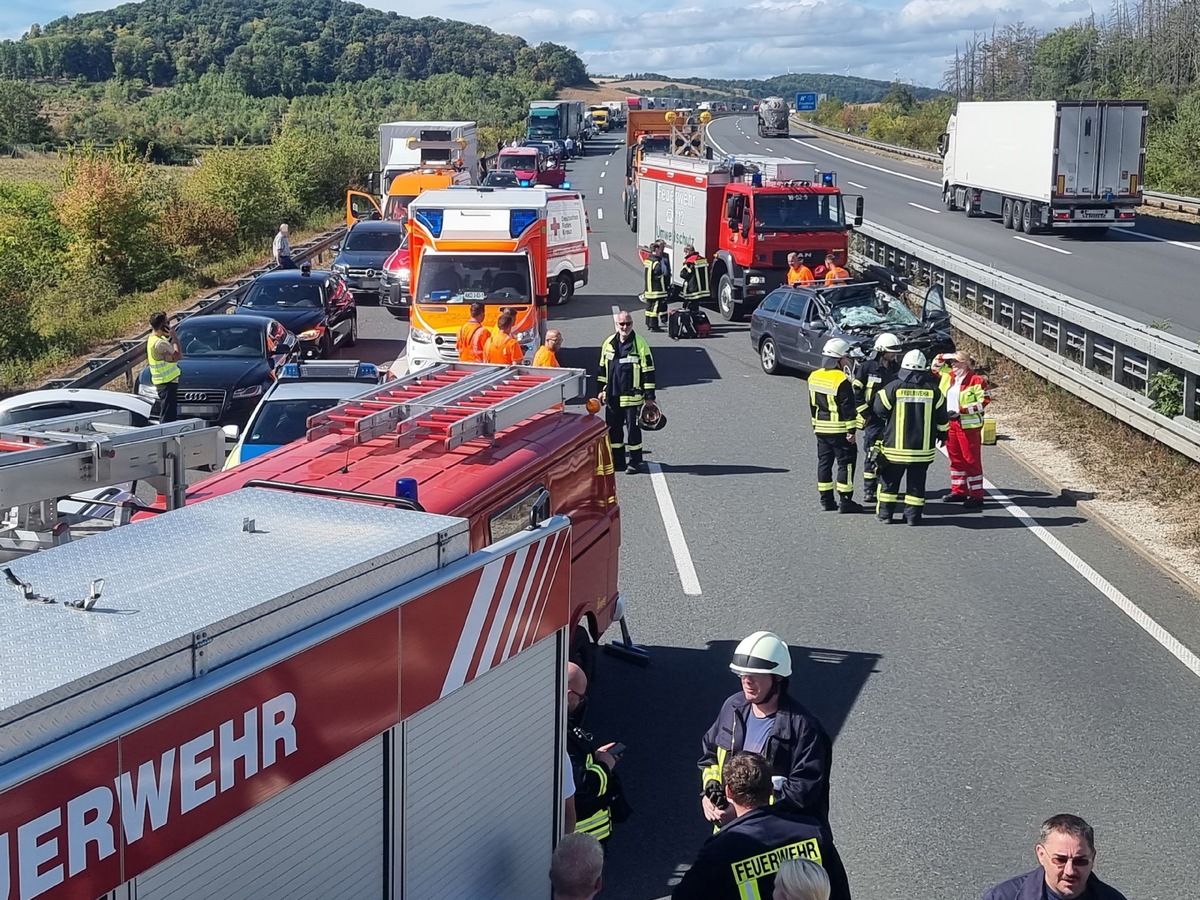 POL-GÖ: (361/2022) Schwerer Auffahrunfall auf der A38 - 44 Jahre alter Pkw-Fahrer wird schwer verletzt, Zeugen zum Unfallhergang gesucht: Abschlussmeldung