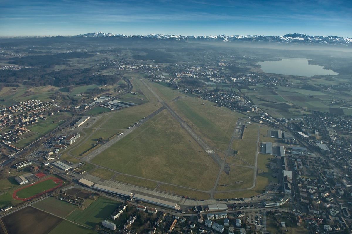 Einladung zur Medienkonferenz mit anschliessender Podiumsdiskussion: &quot;Welche Zukunft für den Flugplatz Dübendorf?&quot;