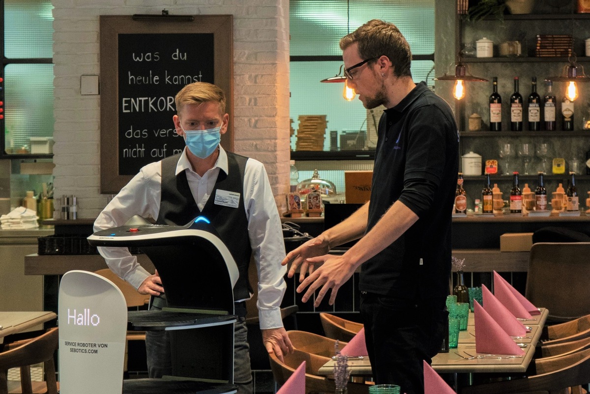 So bewährt sich der erste Serviceroboter in der Schweizer Gastronomie