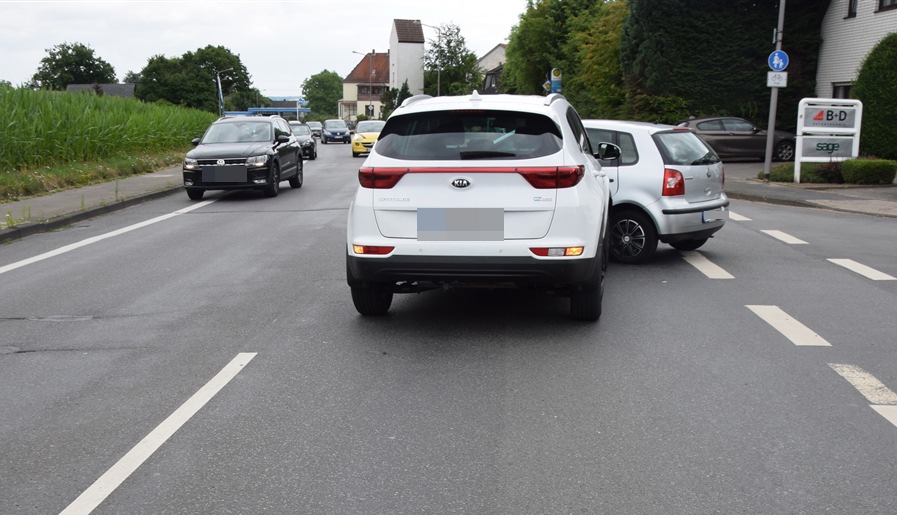 POL-HF: Verkehrsunfall mit Verletzten - 
Zusammenstoß nach Wendemanöver