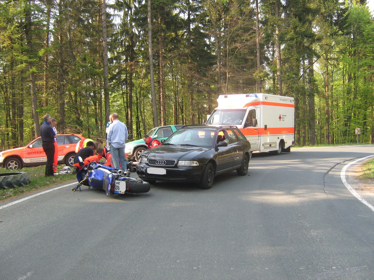 POL-HOL: Kreisstraße 62 - Wenzen - Kaierde: 39jähriger Motorradfahrer schwer verletzt - Mit Gegenverkehr kollidiert -