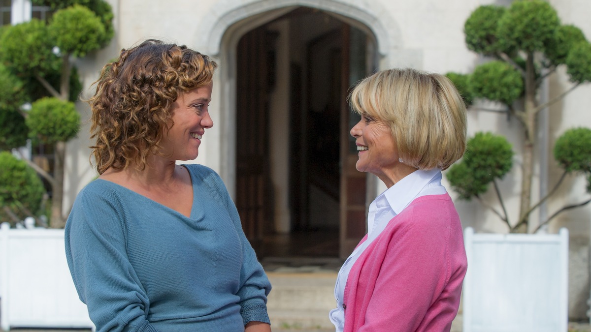 &quot;Rosamunde Pilcher: Schlangen im Paradies&quot;/ Uschi Glas und Muriel Baumeister als Mutter und Tochter im ZDF-&quot;Herzkino&quot; (BILD)