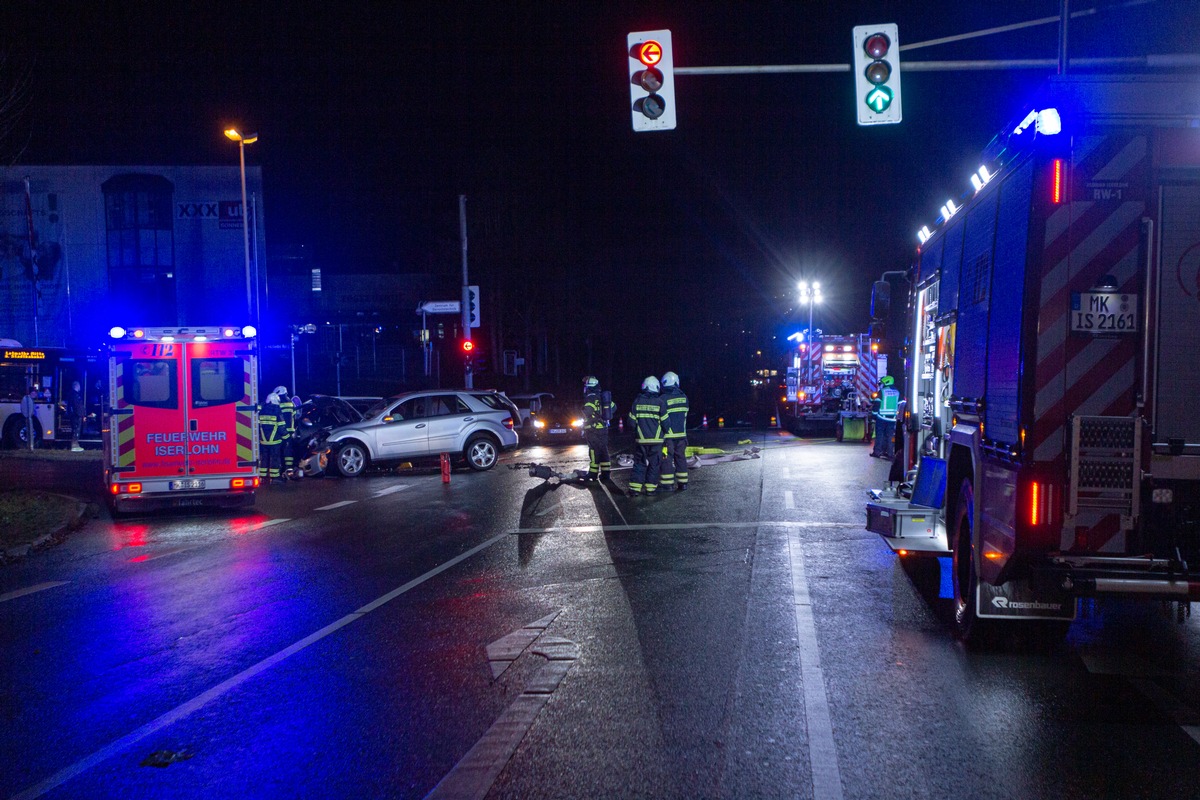 FW-MK: Verkehrsunfall auf dem &quot;Hellweg&quot;