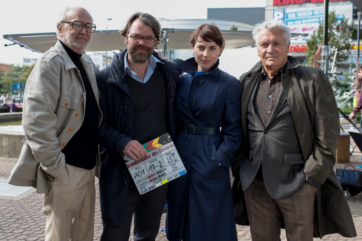 Neue ZDF-Kino-Koproduktion: Robert Thalheim inszeniert &quot;Kundschafter des Friedens&quot; mit Henry Hübchen, Michael Gwisdek, Thomas Thieme, Winfried Glatzeder und Jürgen Prochnow (FOTO)