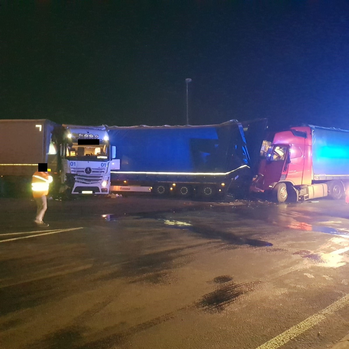 POL-PDNW: A61, Raststätte Dannstadt Ost,Verkehrsunfall mit zwei leichtverletzten Personen