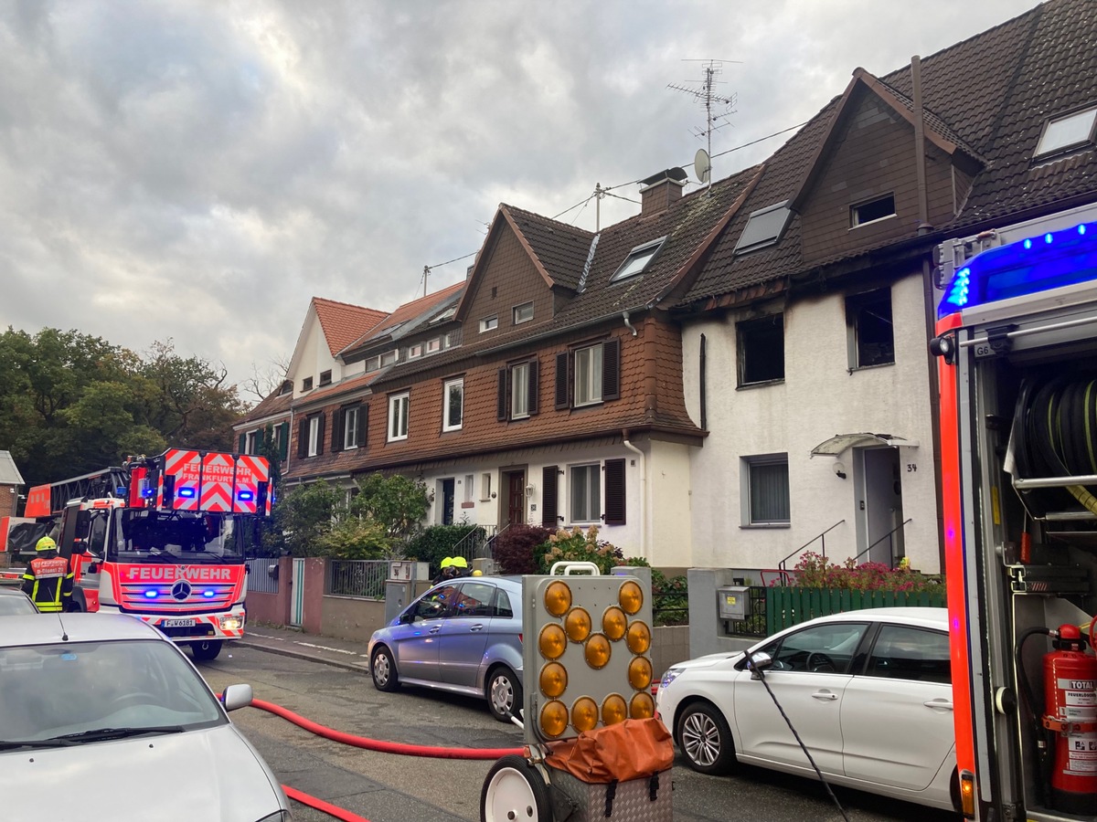 FW-F: Küchenbrand in Schwanheim breitet sich auf Wohnung aus