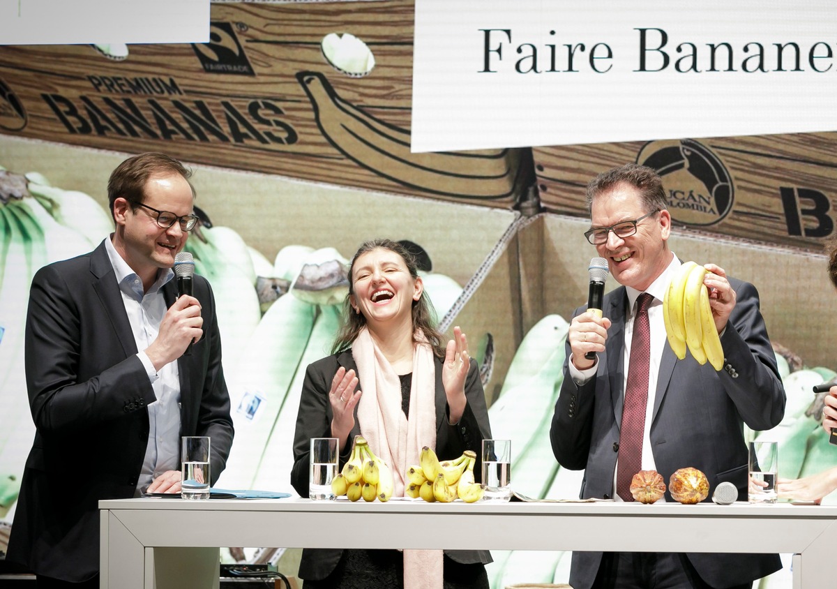 Mehr faire Bananen: Lidl fordert ein Ende des Preiskampfs zulasten der Erzeuger / Lidl zu Gast bei Bundesentwicklungsminister Gerd Müller auf der Internationalen Grünen Woche (FOTO)