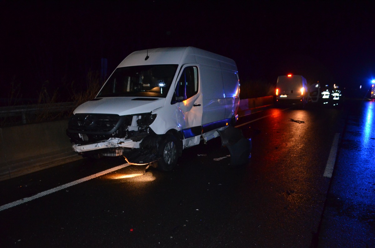 POL-HI: Schadensträchtige Unfälle auf der A7